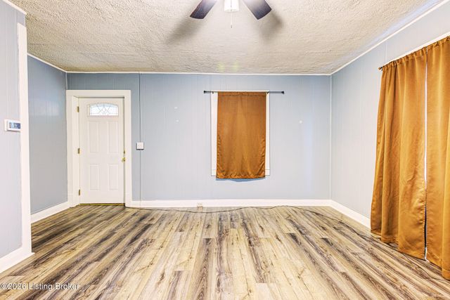 4422 S 8th St, Louisville, KY 40215