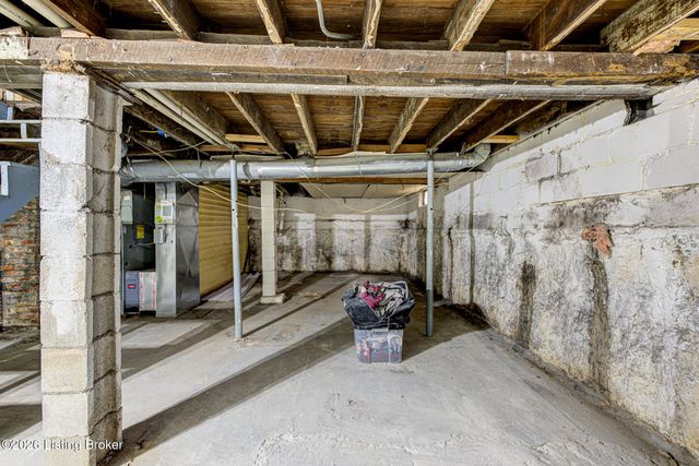 4422 S 8th St, Louisville, KY 40215