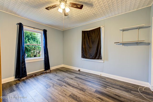 4422 S 8th St, Louisville, KY 40215