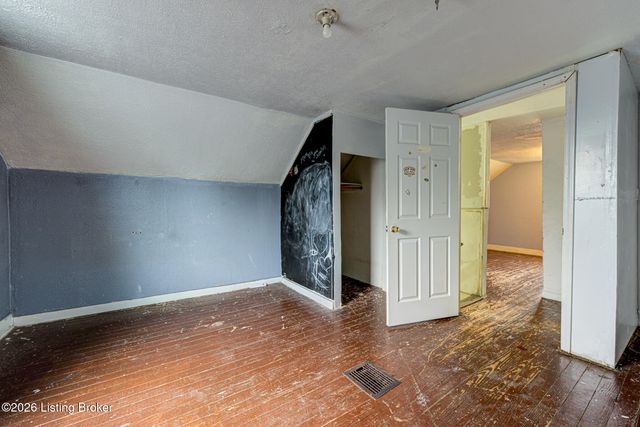 4422 S 8th St, Louisville, KY 40215