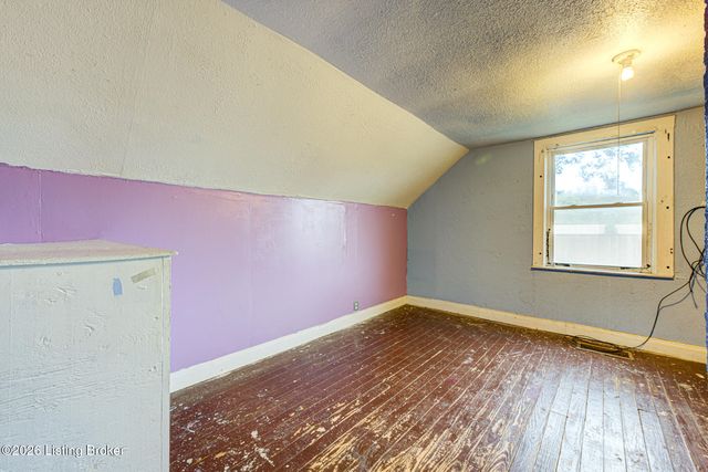 4422 S 8th St, Louisville, KY 40215