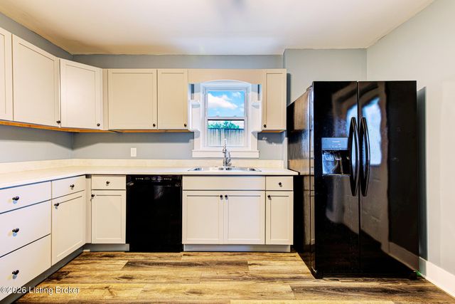 4422 S 8th St, Louisville, KY 40215