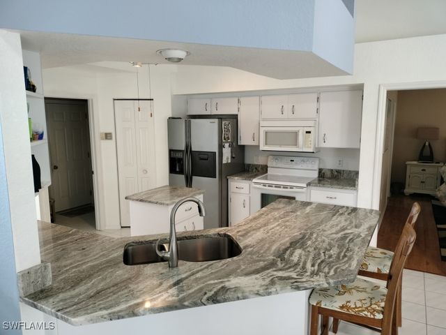 1 Long Meadow LN, Rotonda West, FL 33947