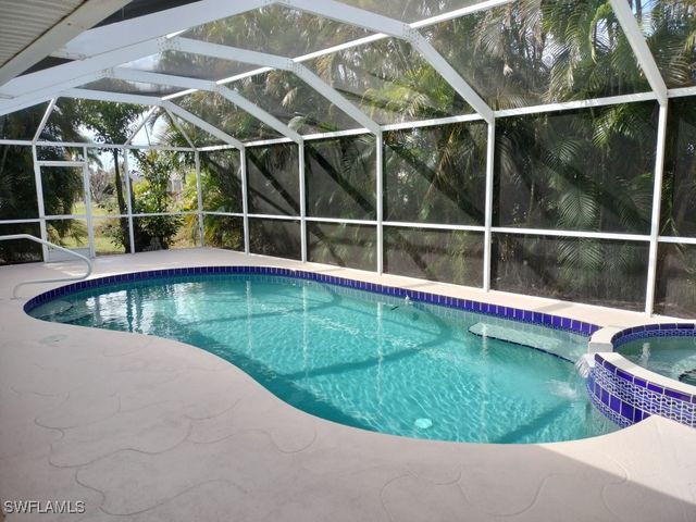 1 Long Meadow LN, Rotonda West, FL 33947