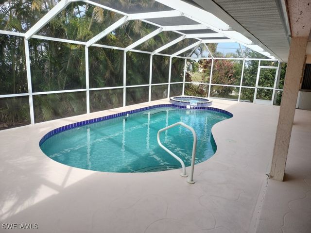 1 Long Meadow LN, Rotonda West, FL 33947