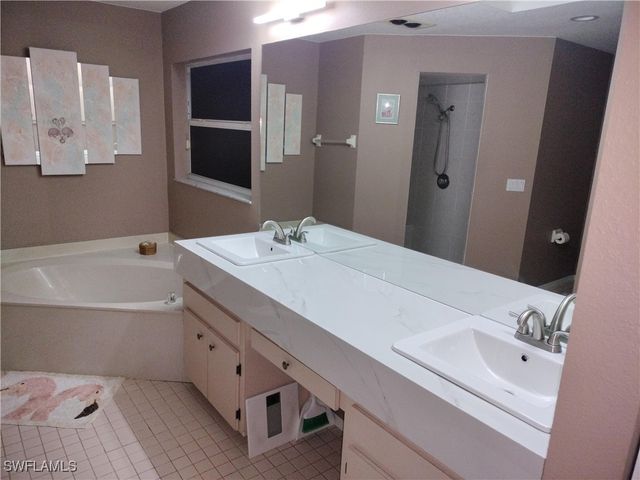 1 Long Meadow LN, Rotonda West, FL 33947