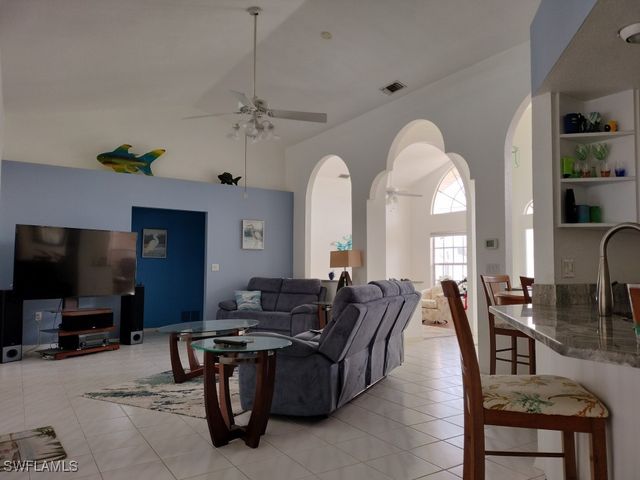 1 Long Meadow LN, Rotonda West, FL 33947