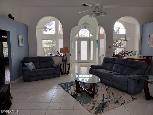 1 Long Meadow LN, Rotonda West, FL 33947