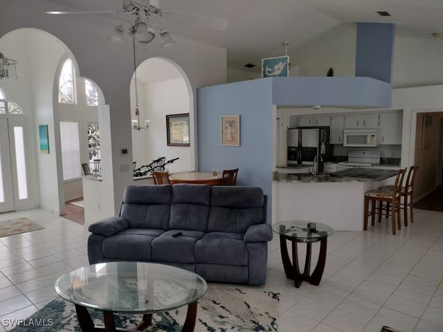 1 Long Meadow LN, Rotonda West, FL 33947