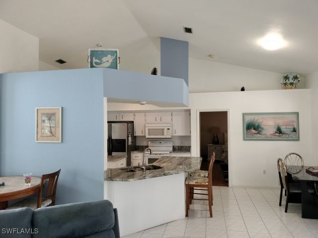 1 Long Meadow LN, Rotonda West, FL 33947