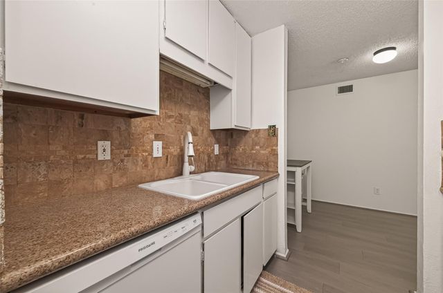 10049 Westpark Drive 116, Houston, TX 77042