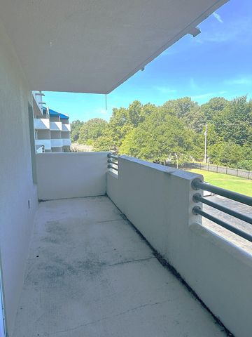3589 Covington Pike Apt 402, Memphis, TN 38128