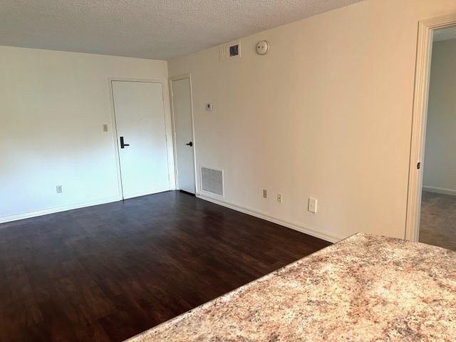 3589 Covington Pike Apt 402, Memphis, TN 38128