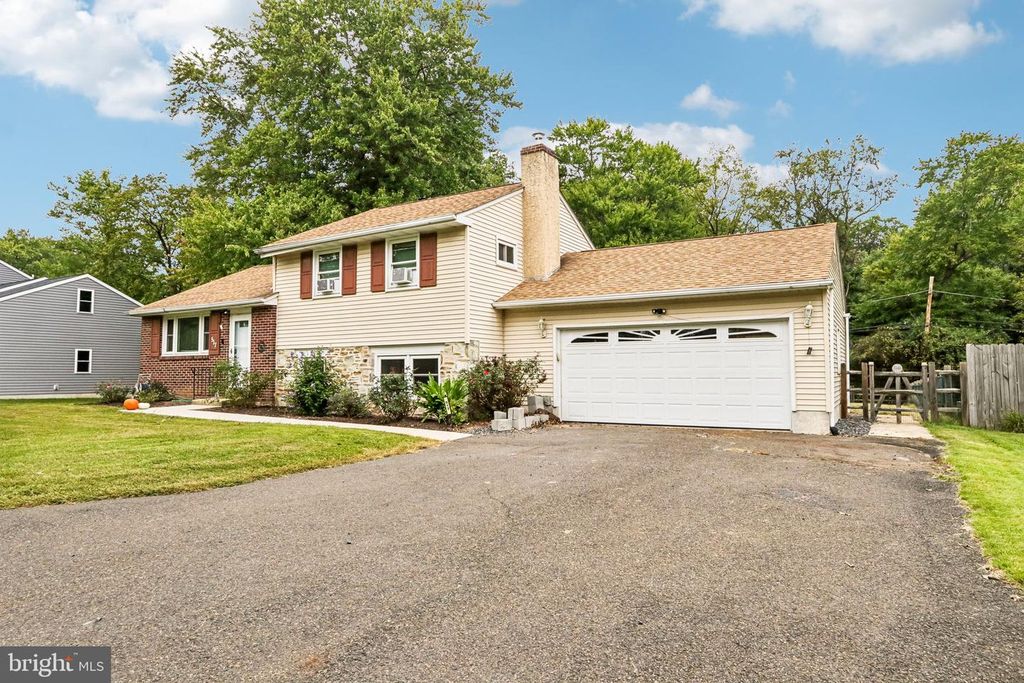 517 LEXINGTON AVE, CHALFONT, PA 18914 — exterior