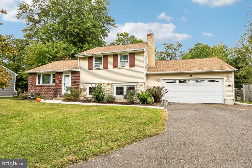 517 LEXINGTON AVE, CHALFONT, PA 18914 — photo 2