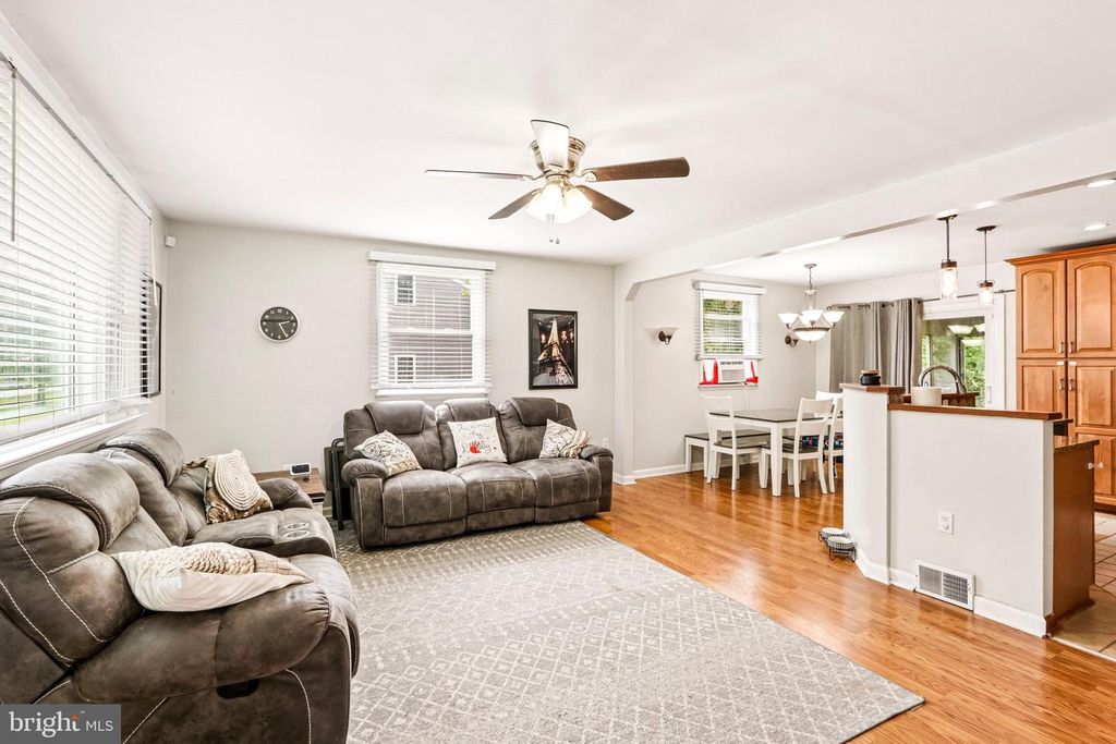 517 LEXINGTON AVE, CHALFONT, PA 18914 — photo 4
