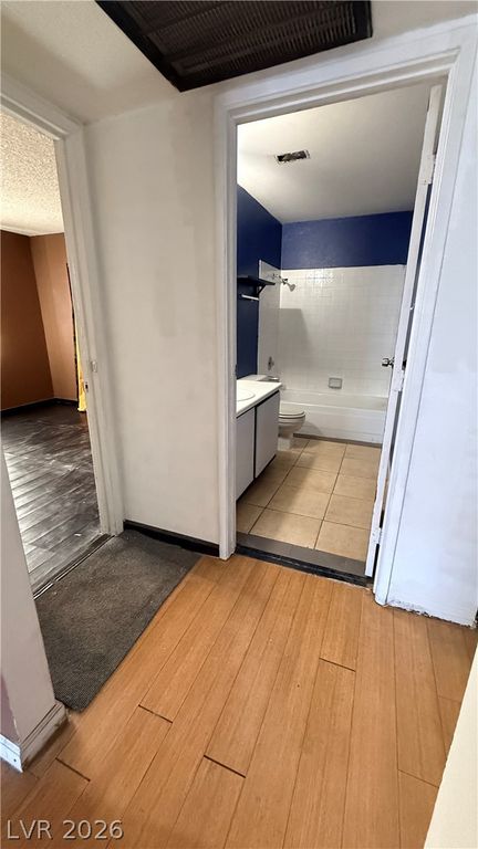 5161 PIONEER Avenue 202, Las Vegas, NV 89146 — photo 4