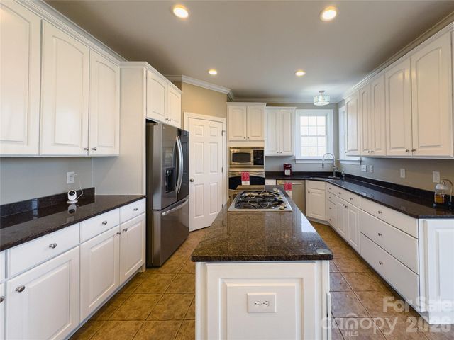 140 Hunters Hill Drive, Statesville, NC 28677