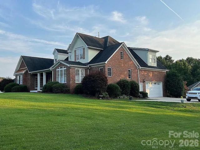 140 Hunters Hill Drive, Statesville, NC 28677