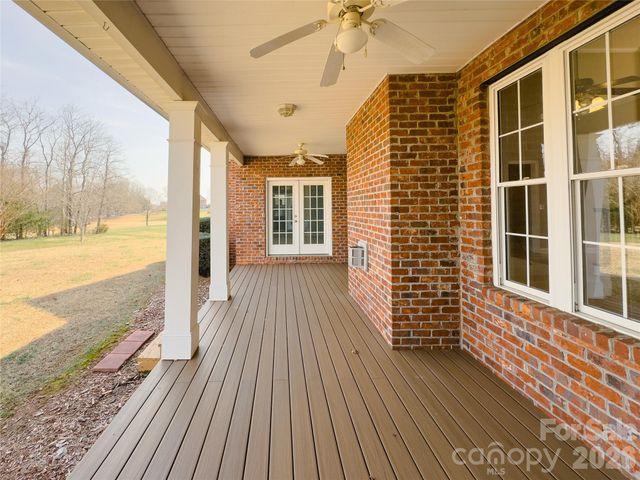140 Hunters Hill Drive, Statesville, NC 28677