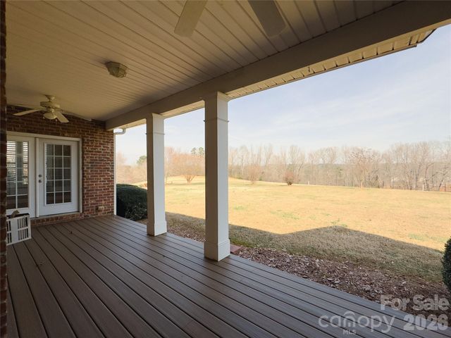 140 Hunters Hill Drive, Statesville, NC 28677