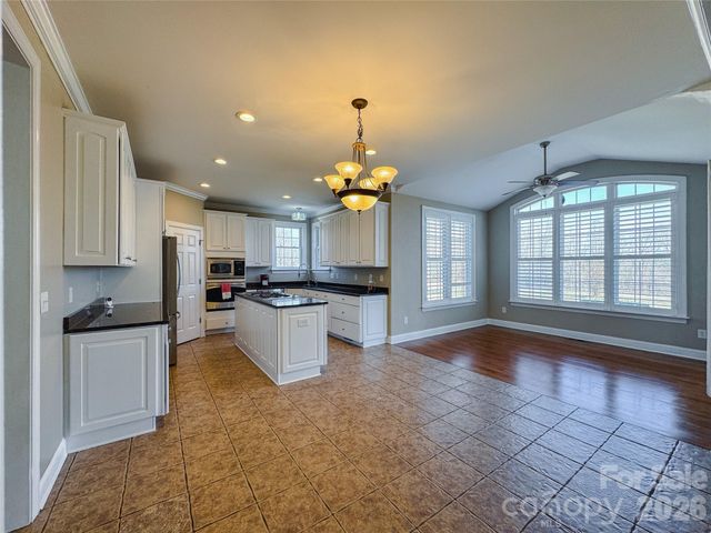 140 Hunters Hill Drive, Statesville, NC 28677