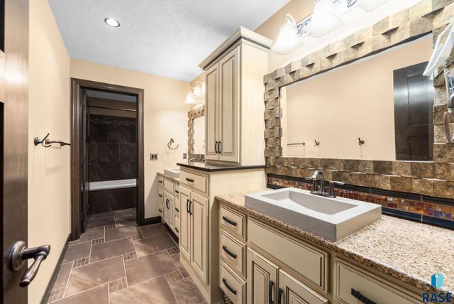 27121 Morning Glory Ave Avenue, Harrisburg, SD 57032