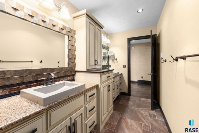 27121 Morning Glory Ave Avenue, Harrisburg, SD 57032