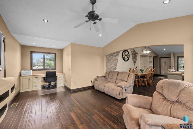 27121 Morning Glory Ave Avenue, Harrisburg, SD 57032