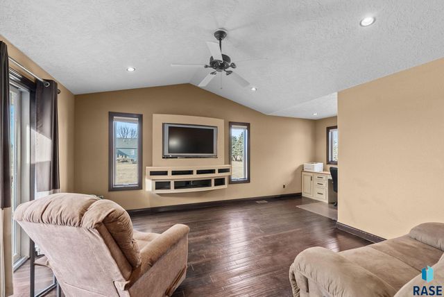 27121 Morning Glory Ave Avenue, Harrisburg, SD 57032