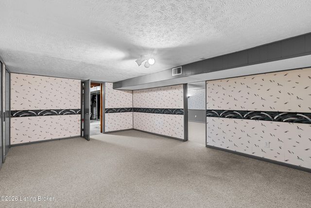 7100 Chippenham Rd, Louisville, KY 40222