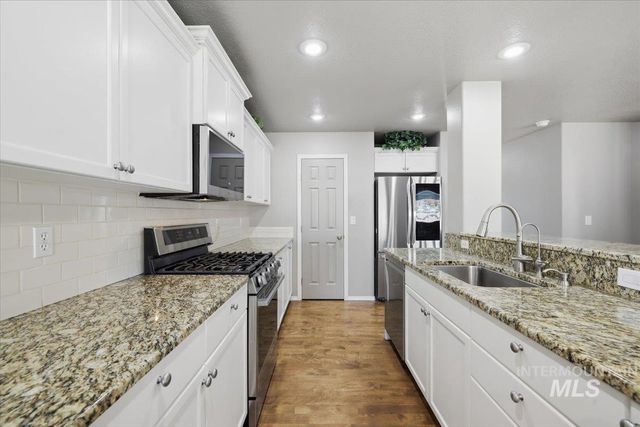2082 E Glasgow St, Meridian, ID 83646