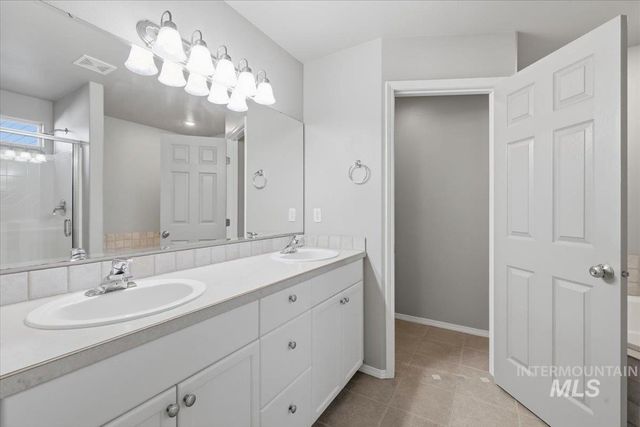 2082 E Glasgow St, Meridian, ID 83646