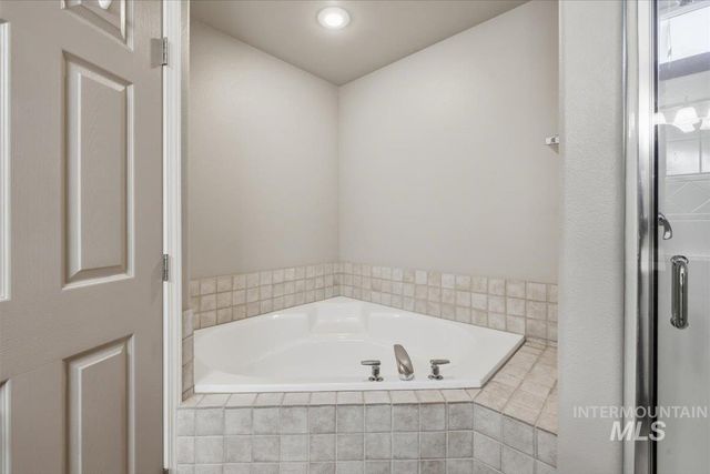 2082 E Glasgow St, Meridian, ID 83646
