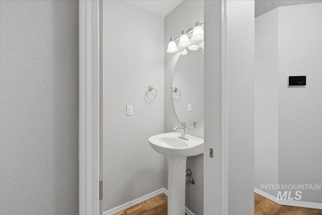2082 E Glasgow St, Meridian, ID 83646