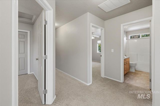 2082 E Glasgow St, Meridian, ID 83646