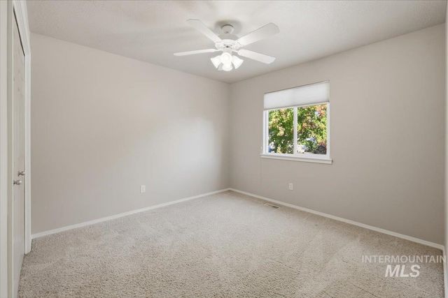 2082 E Glasgow St, Meridian, ID 83646