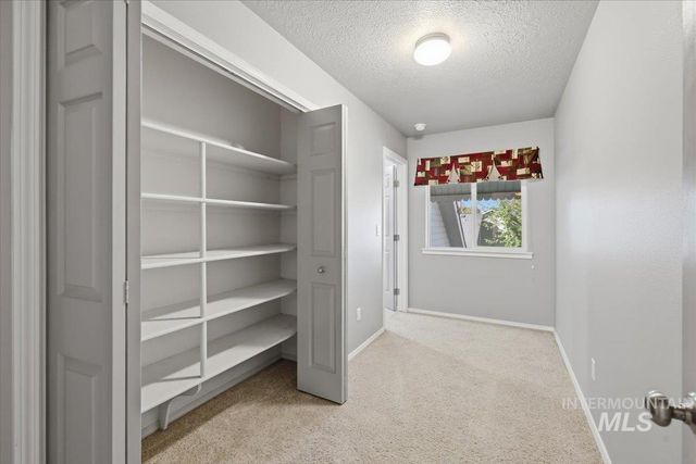 2082 E Glasgow St, Meridian, ID 83646
