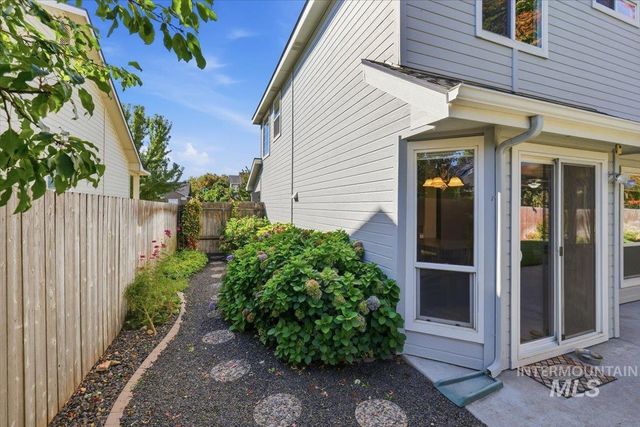 2082 E Glasgow St, Meridian, ID 83646