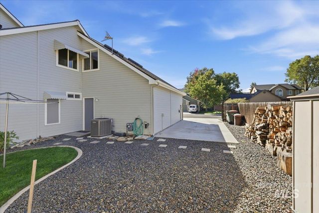 2082 E Glasgow St, Meridian, ID 83646