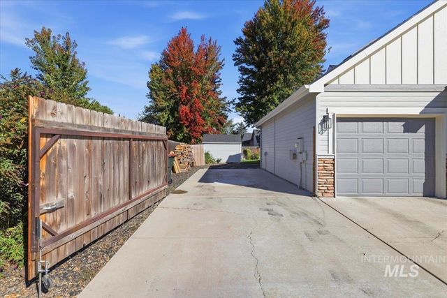 2082 E Glasgow St, Meridian, ID 83646