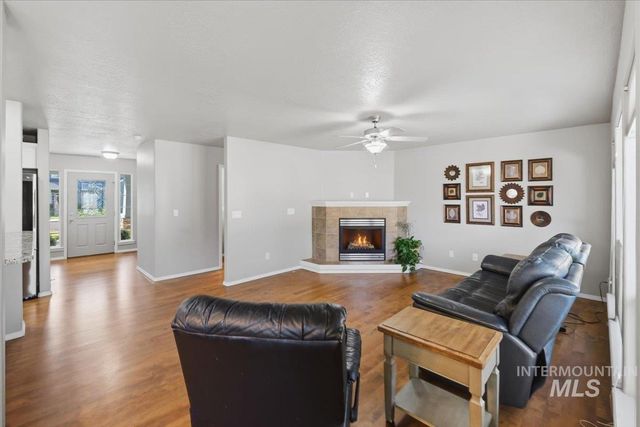 2082 E Glasgow St, Meridian, ID 83646