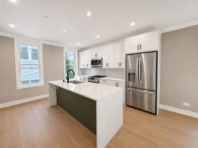 1905 W HURON Street CH, Chicago, IL 60622