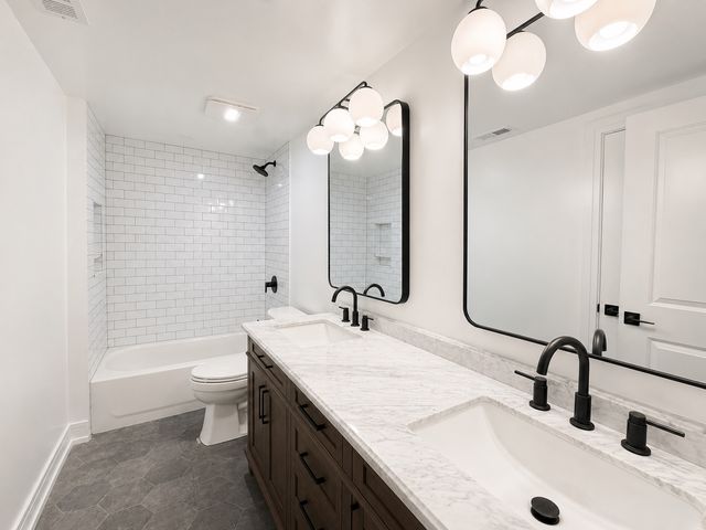 1905 W HURON Street CH, Chicago, IL 60622