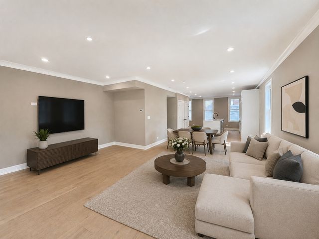 1905 W HURON Street CH, Chicago, IL 60622