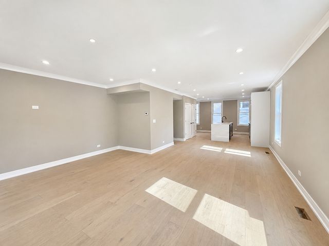1905 W HURON Street CH, Chicago, IL 60622