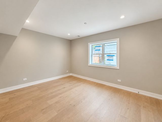 1905 W HURON Street CH, Chicago, IL 60622