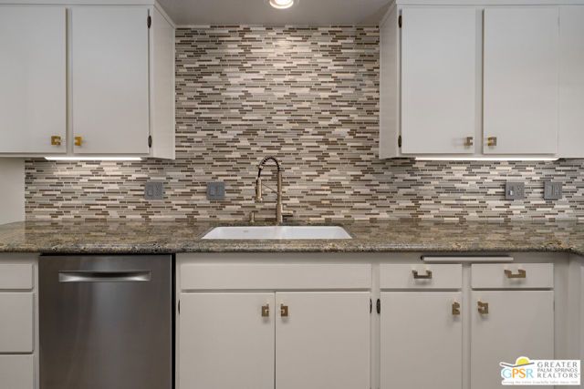 2324 Camino Vida, Palm Springs, CA 92264