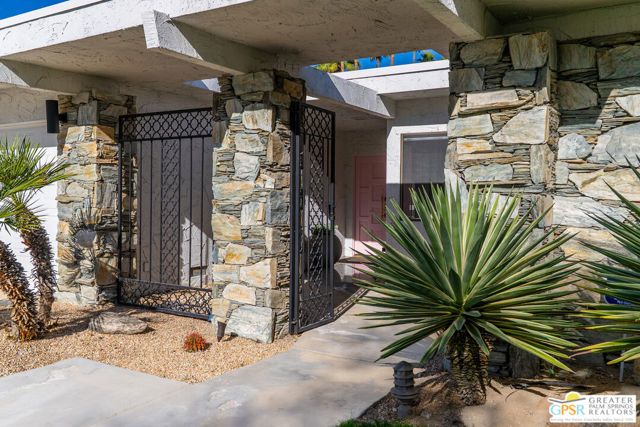 2324 Camino Vida, Palm Springs, CA 92264