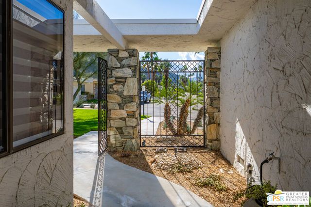2324 Camino Vida, Palm Springs, CA 92264